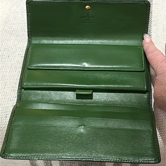 🪧 Authentic Louise Vuitton Vintage Louise Epi Leather Wallet in Green. EUC 🪧 - Picture 11 of 16